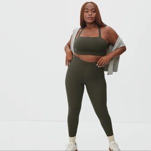 Everlane Perform Sculpt Legging in Dark Forest, size Large